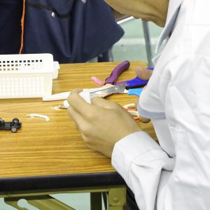 ミニカーづくり体験の様子