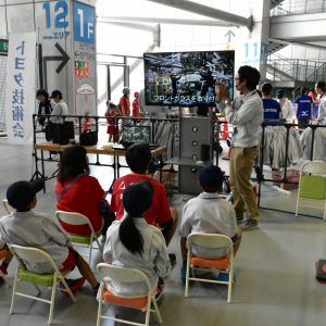 ミニカーづくり体験の様子
